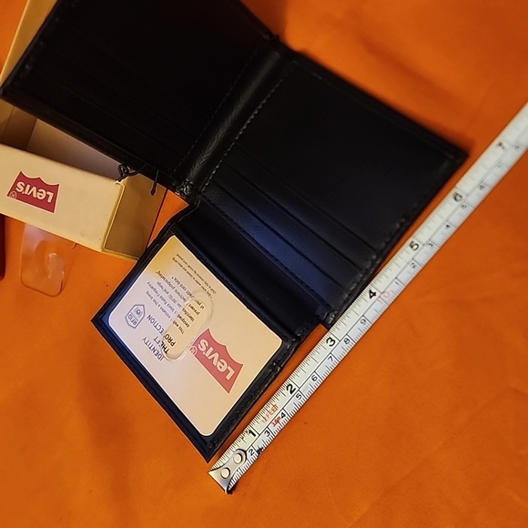 NWT/B Mens Levi's Mens Wallet. - Picture 11 of 14